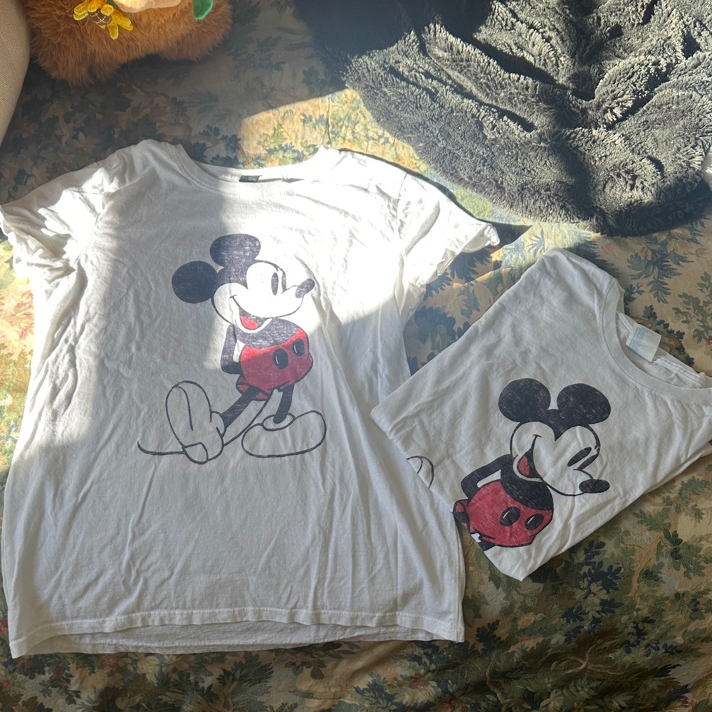 Disney White and Red Mickey Mouse Short Sleeve Tees